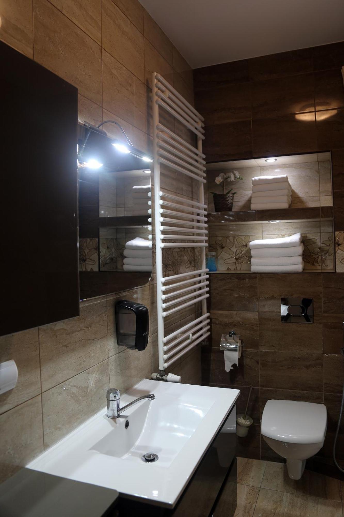 Apartamenty Uniejow "Prywatne Kapiele Termalne" Buitenkant foto